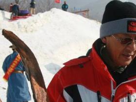 首位全国滑雪冠军为深圳冬奥组委滑雪战队网上授课