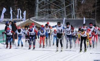 中美青少年相约长白山开展滑雪交流