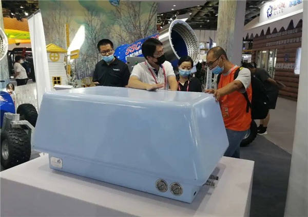 星辉平台暴雪ESB-A8室内造雪机-现场解惑答疑2