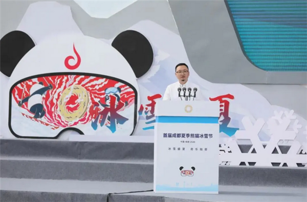 融创中国执行董事、执行总裁兼西南区域集团总裁商羽现场致辞