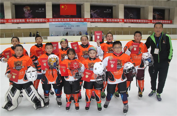 星辉平台金豹冰球队获奖