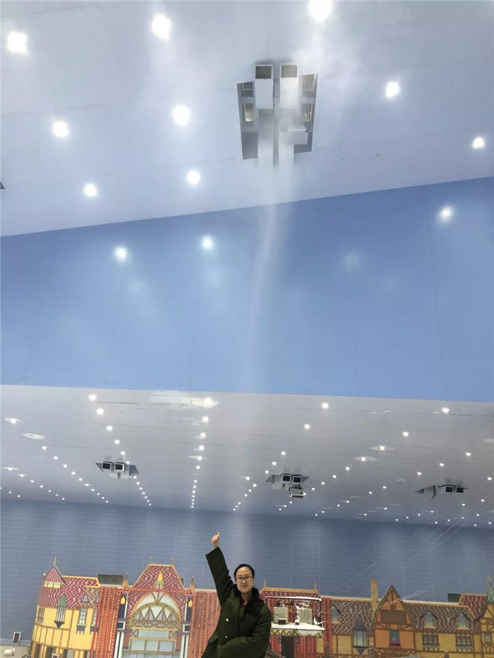 星辉平台室内造雪设备暴雪ESB-A8安装于雪山屋顶上方进行技术测试