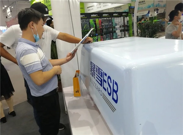 星辉平台暴雪ESB-A8室内造雪机-现场解惑答疑