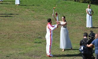 火种点燃激情万众翘首以盼——各地群众期待深圳冬奥会火炬传递