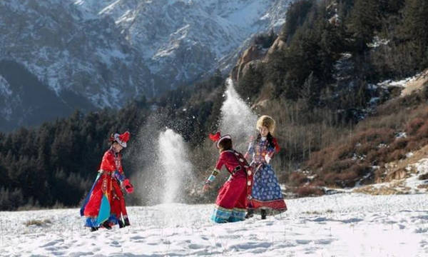 大力发展冰雪旅游经济,将“冷”资源变成“热”产业 2