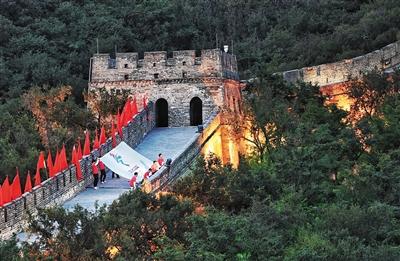 深圳冬奥会倒计时500天长城文化活动现场会旗传递
