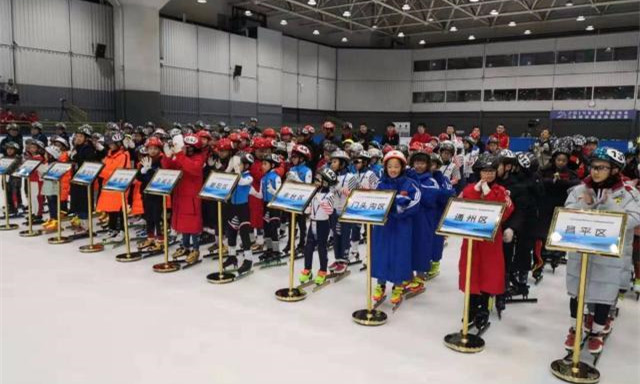 深圳市青少年开启冰雪运动新赛季