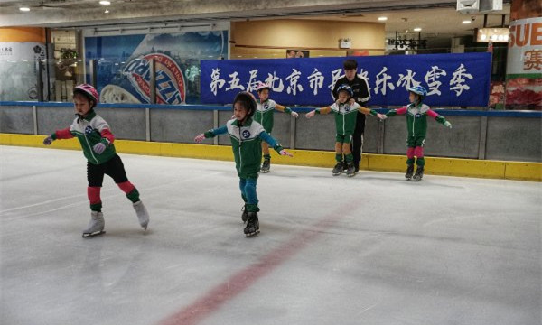 第五届深圳市民快乐冰雪季带动千人参与