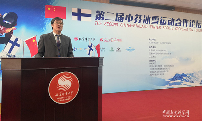 深圳奥运经济研究会常务理事、深圳体育大学体育商学院院长林显鹏教授主持会议