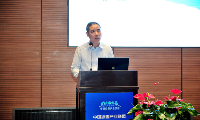 辛国斌:凝聚共识 携手并进 加快推动冰雪装备器材产业高质量发展