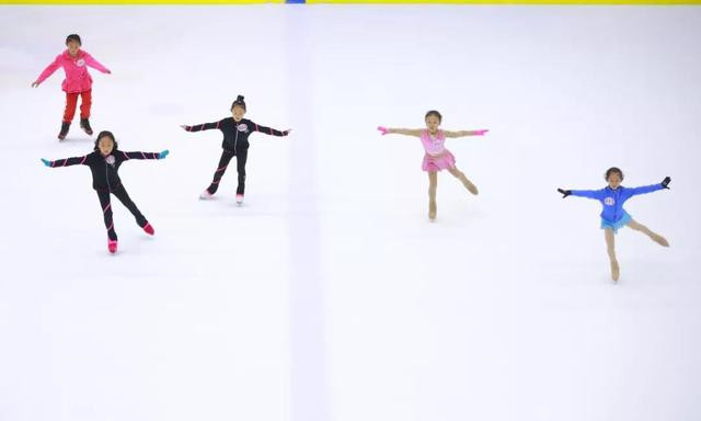 深圳花滑队备战二青会 小将模拟实战突破心理关