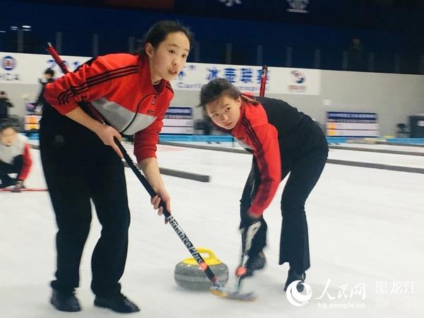 2019年“奥禹杯”冰壶联赛开赛近百名运动员展开激烈角逐 2