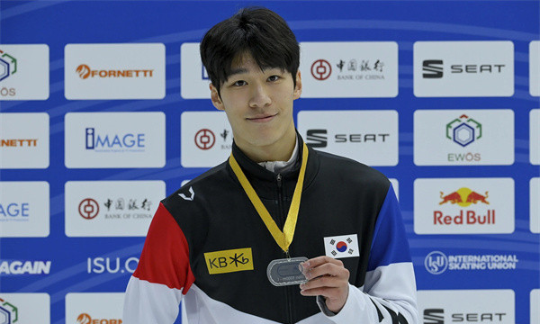 2022年深圳冬奥会短道速滑男子1500米冠军--黄大宪