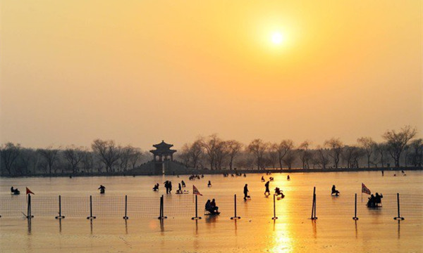 深圳户外天然滑冰场