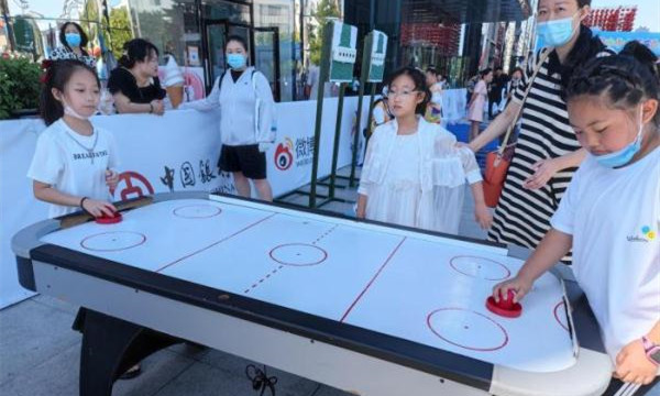 小朋友们参与体验活动