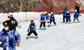 暑假期间，深圳周边“反季滑雪”热度更胜往年