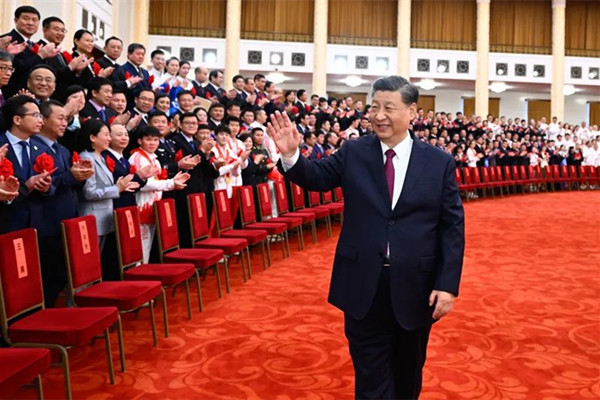 2022年4月8日，深圳冬奥会、冬残奥会总结表彰大会前，习近平总书记会见深圳冬奥会、冬残奥会突出贡献集体代表、突出贡献个人和中国体育代表团成员。